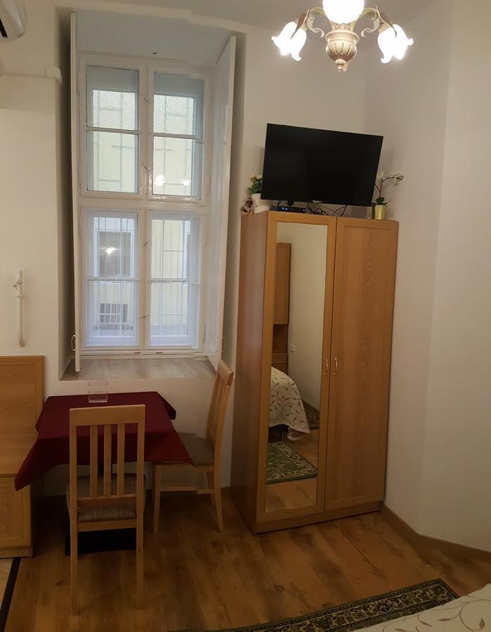 Authentic Akacfa Apartman *